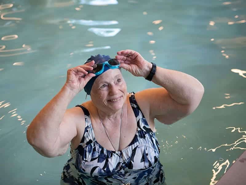 Woman in swimming pool exercising.